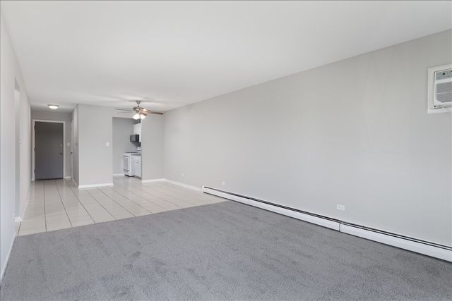 5740 East Avenue 2F, Countryside, IL 60525