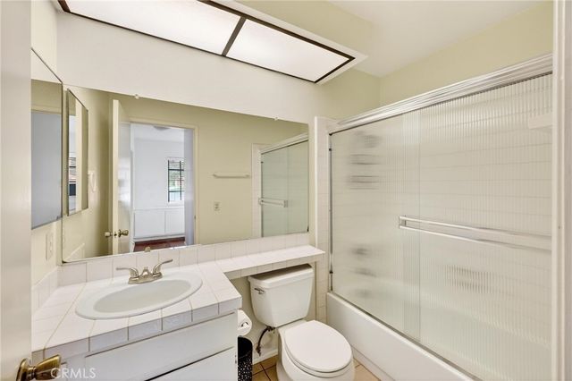 6800 Cedarbark Court, Oak Park, CA 91377