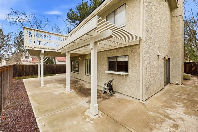 6800 Cedarbark Court, Oak Park, CA 91377