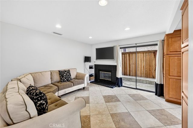6800 Cedarbark Court, Oak Park, CA 91377
