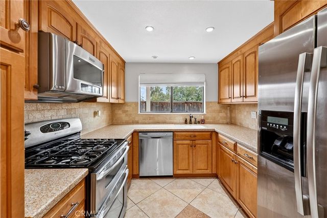 6800 Cedarbark Court, Oak Park, CA 91377