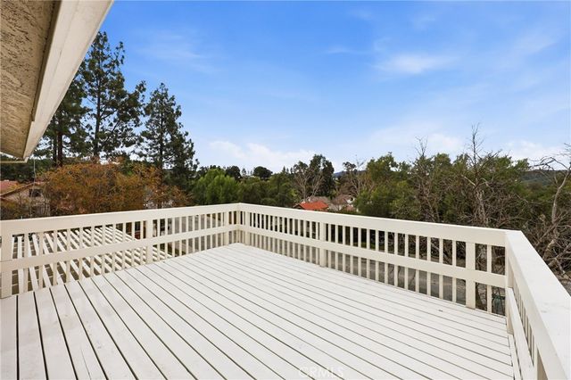 6800 Cedarbark Court, Oak Park, CA 91377