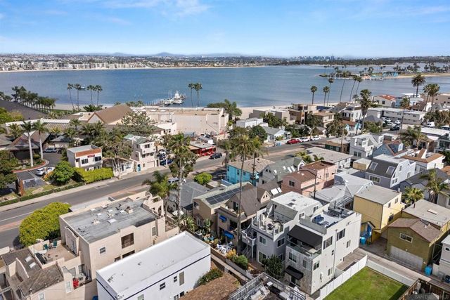 749 Zanzibar Ct, San Diego, CA 92109