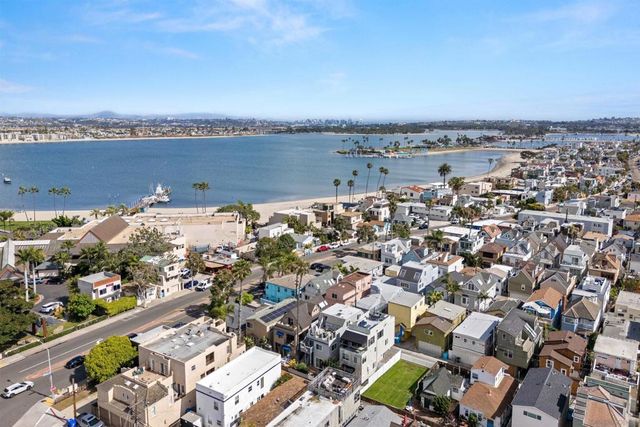 749 Zanzibar Ct, San Diego, CA 92109