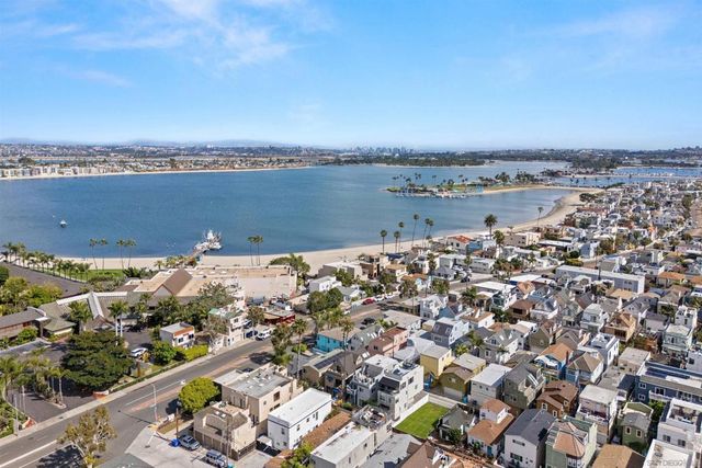 749 Zanzibar Ct, San Diego, CA 92109