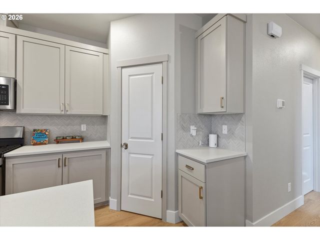 16542 Sw PERTH Rd, Portland, OR 97224