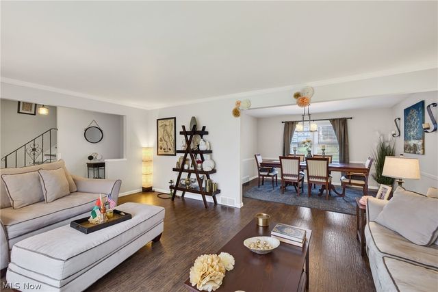 1044 Linden Lane, Lyndhurst, OH 44124