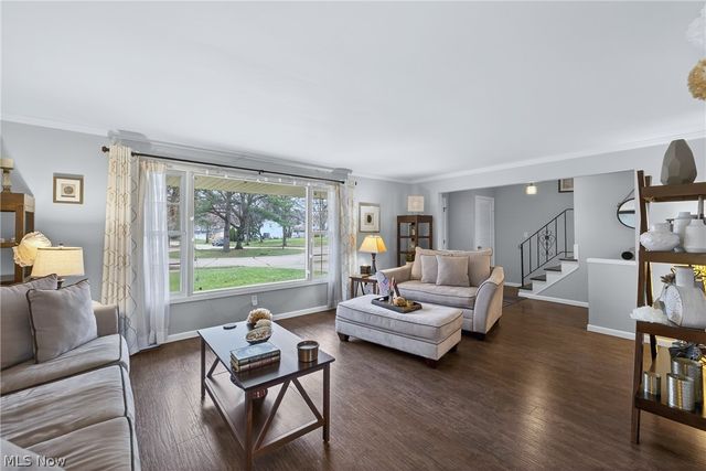 1044 Linden Lane, Lyndhurst, OH 44124