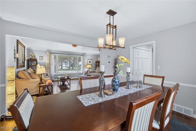 1044 Linden Lane, Lyndhurst, OH 44124