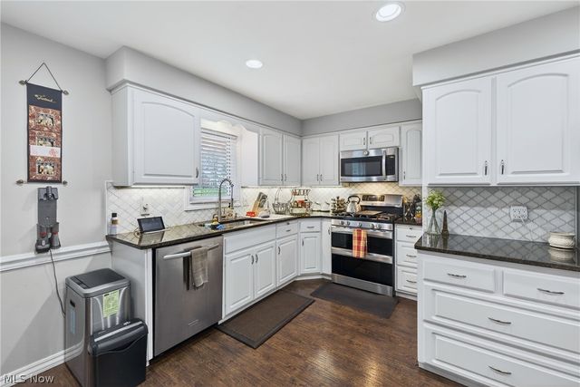 1044 Linden Lane, Lyndhurst, OH 44124