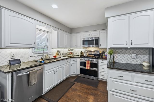 1044 Linden Lane, Lyndhurst, OH 44124