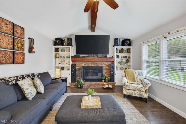 1044 Linden Lane, Lyndhurst, OH 44124