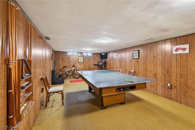 1044 Linden Lane, Lyndhurst, OH 44124