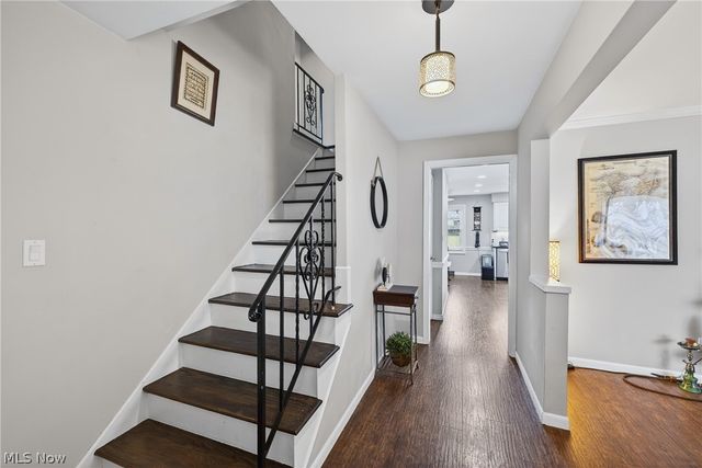 1044 Linden Lane, Lyndhurst, OH 44124