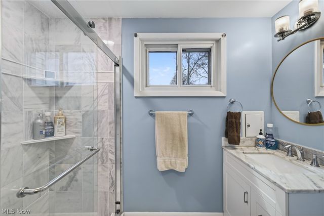 1044 Linden Lane, Lyndhurst, OH 44124