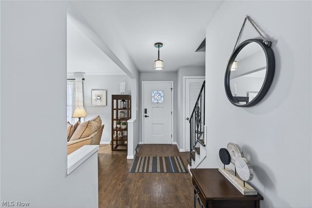 1044 Linden Lane, Lyndhurst, OH 44124