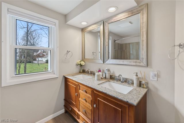 1044 Linden Lane, Lyndhurst, OH 44124