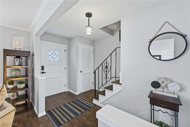 1044 Linden Lane, Lyndhurst, OH 44124