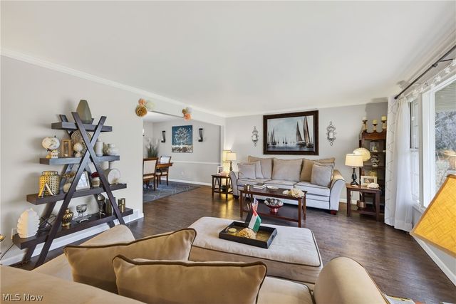 1044 Linden Lane, Lyndhurst, OH 44124