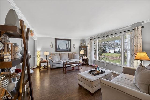 1044 Linden Lane, Lyndhurst, OH 44124