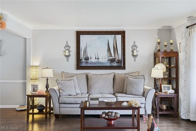 1044 Linden Lane, Lyndhurst, OH 44124