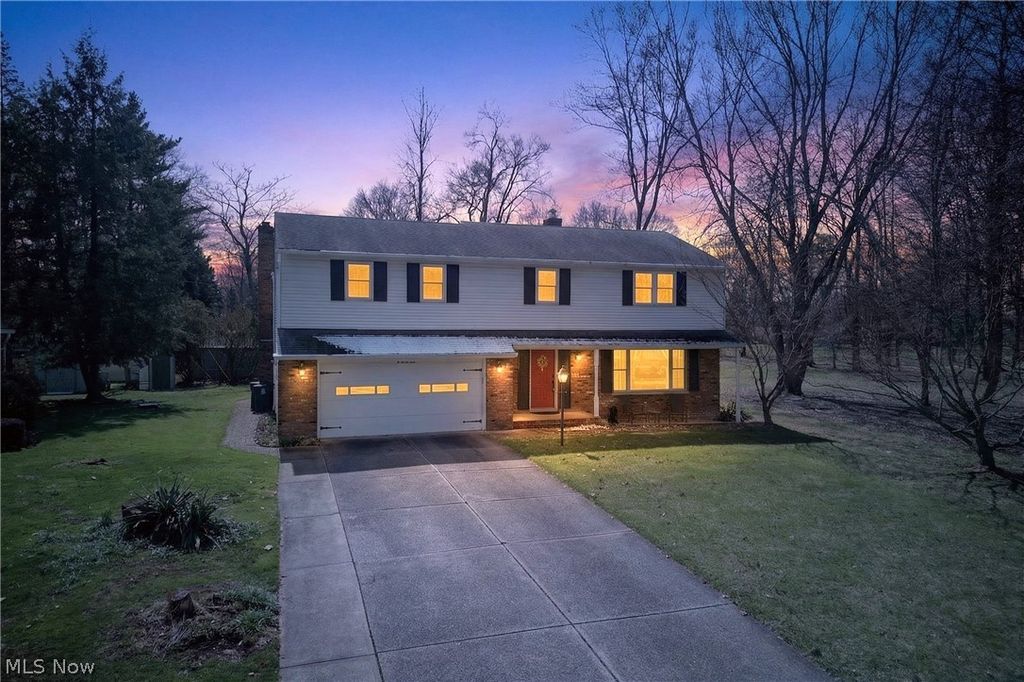 1044 Linden Lane, Lyndhurst, OH 44124