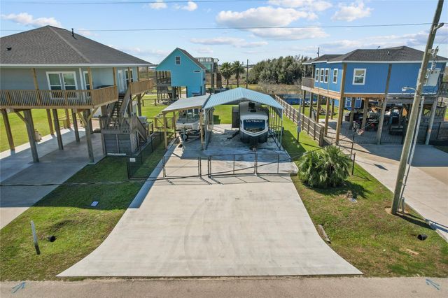 957 S Tinkle Lane, Crystal Beach, TX 77650