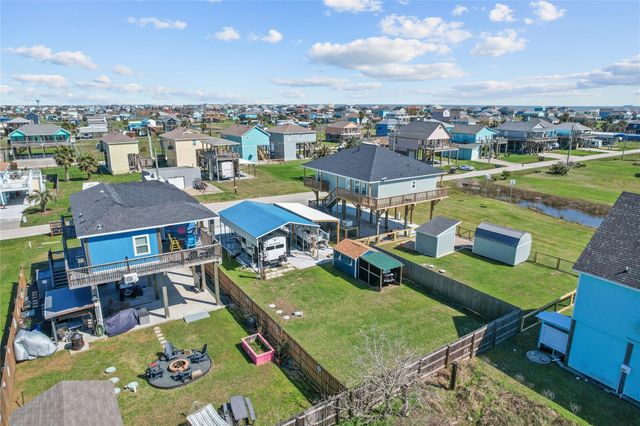 957 S Tinkle Lane, Crystal Beach, TX 77650