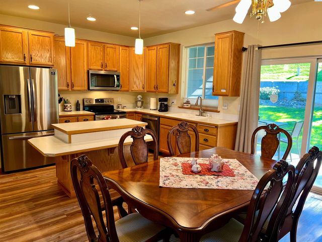 7803 W 20th Ave, Kennewick, WA 99338