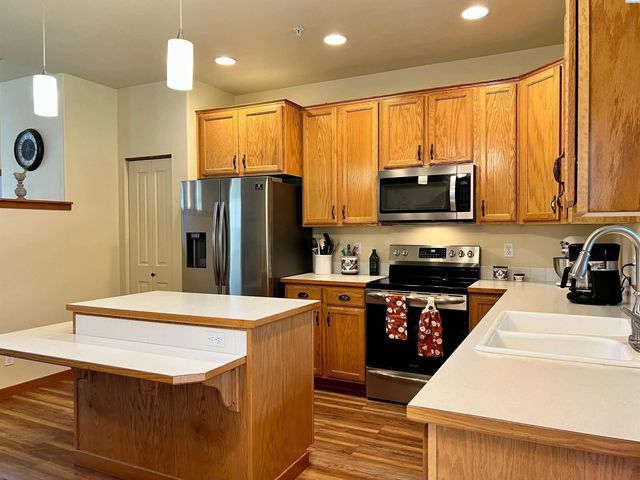 7803 W 20th Ave, Kennewick, WA 99338