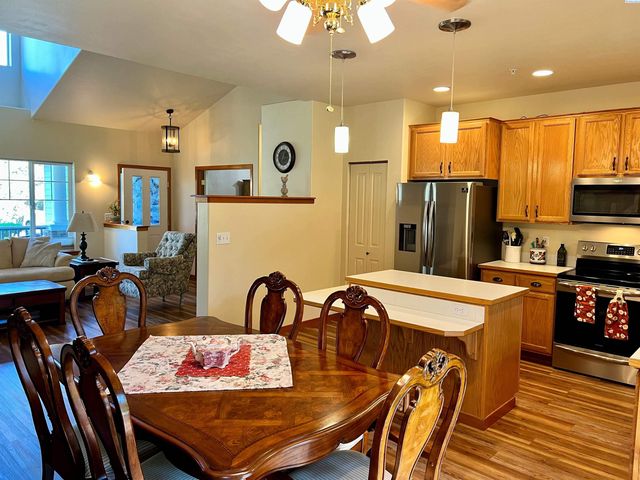 7803 W 20th Ave, Kennewick, WA 99338