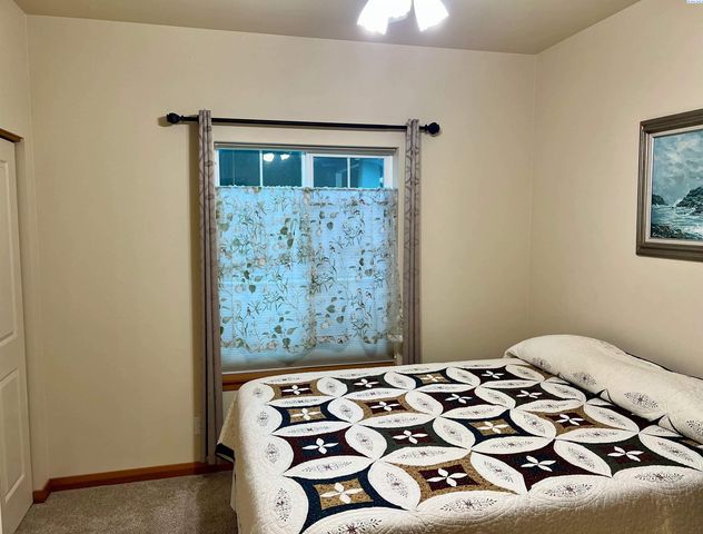 7803 W 20th Ave, Kennewick, WA 99338