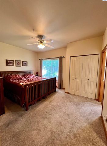 7803 W 20th Ave, Kennewick, WA 99338