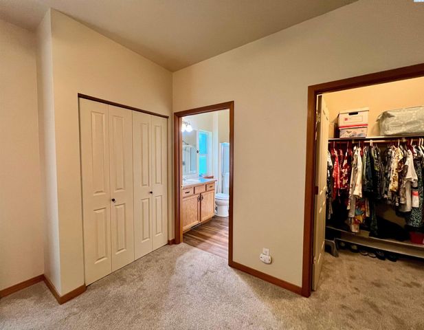 7803 W 20th Ave, Kennewick, WA 99338