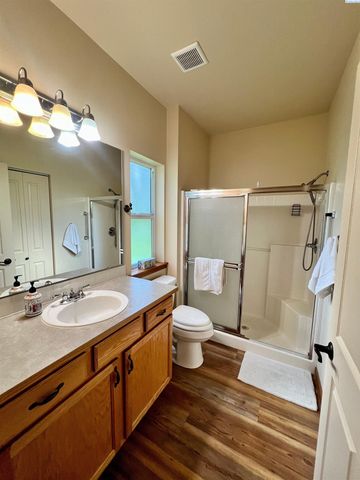 7803 W 20th Ave, Kennewick, WA 99338