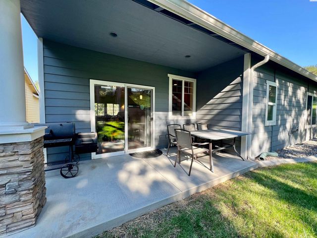 7803 W 20th Ave, Kennewick, WA 99338