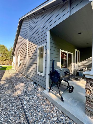7803 W 20th Ave, Kennewick, WA 99338
