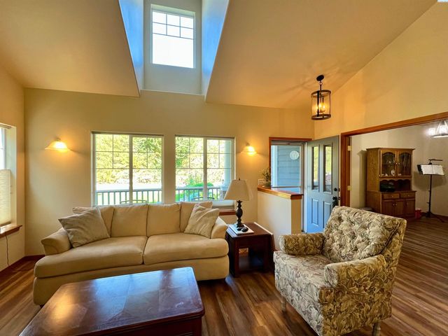 7803 W 20th Ave, Kennewick, WA 99338