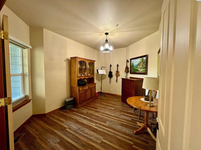 7803 W 20th Ave, Kennewick, WA 99338