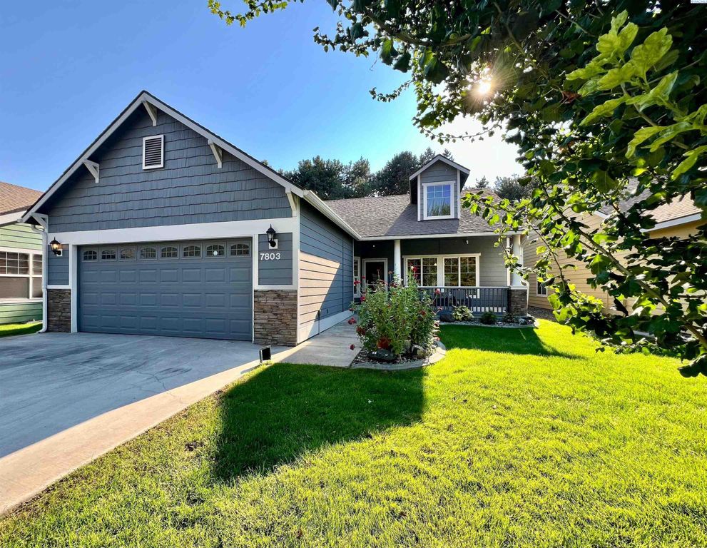 7803 W 20th Ave, Kennewick, WA 99338