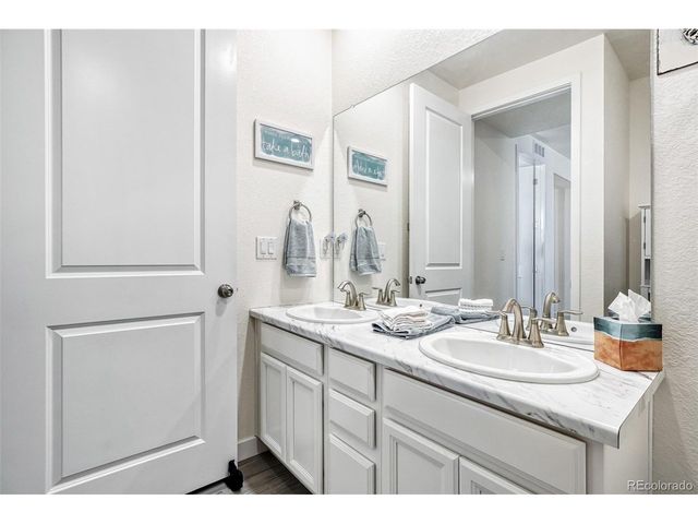 8901 S Ukraine Ct, Aurora, CO 80016