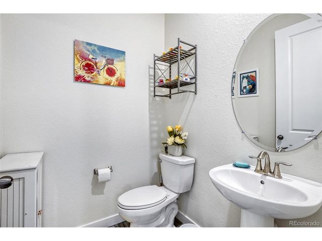 8901 S Ukraine Ct, Aurora, CO 80016