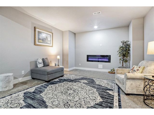 8901 S Ukraine Ct, Aurora, CO 80016