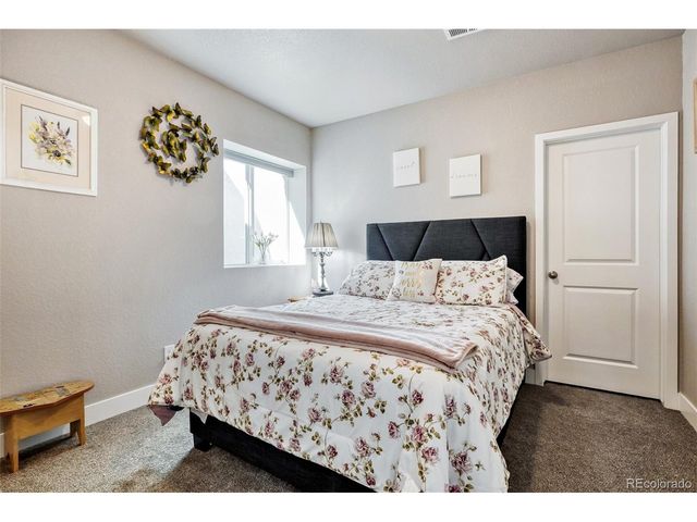 8901 S Ukraine Ct, Aurora, CO 80016