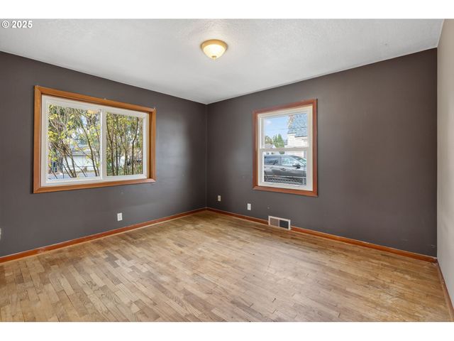 608 12TH St, Washougal, WA 98671