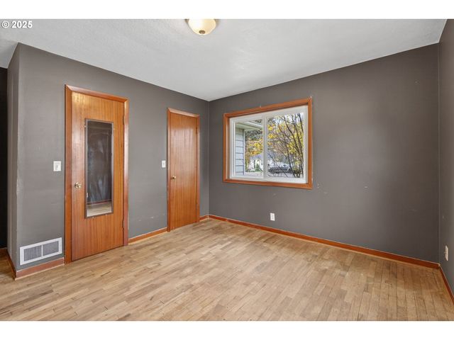 608 12TH St, Washougal, WA 98671