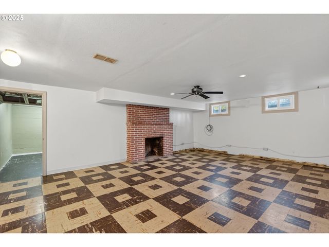 608 12TH St, Washougal, WA 98671