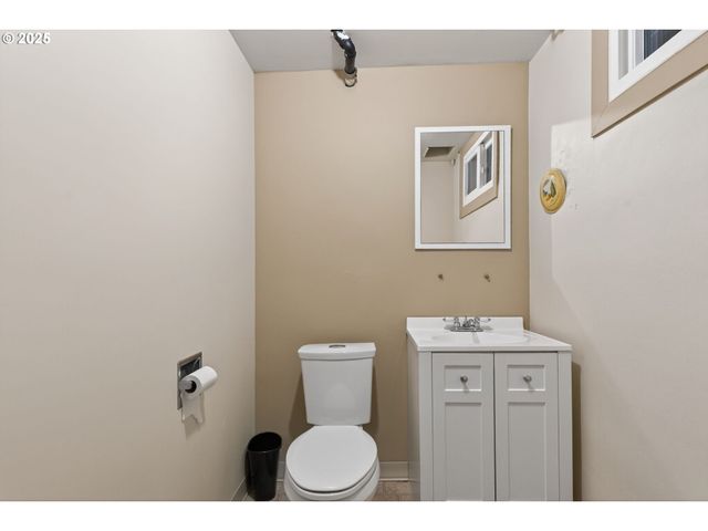 608 12TH St, Washougal, WA 98671