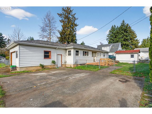 608 12TH St, Washougal, WA 98671