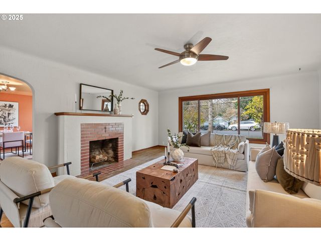 608 12TH St, Washougal, WA 98671